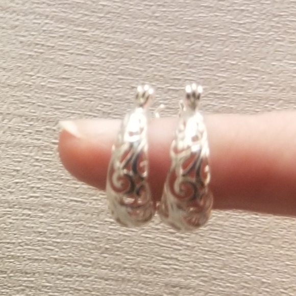 Jewelry - Like new: intricate sterling hoop earrings